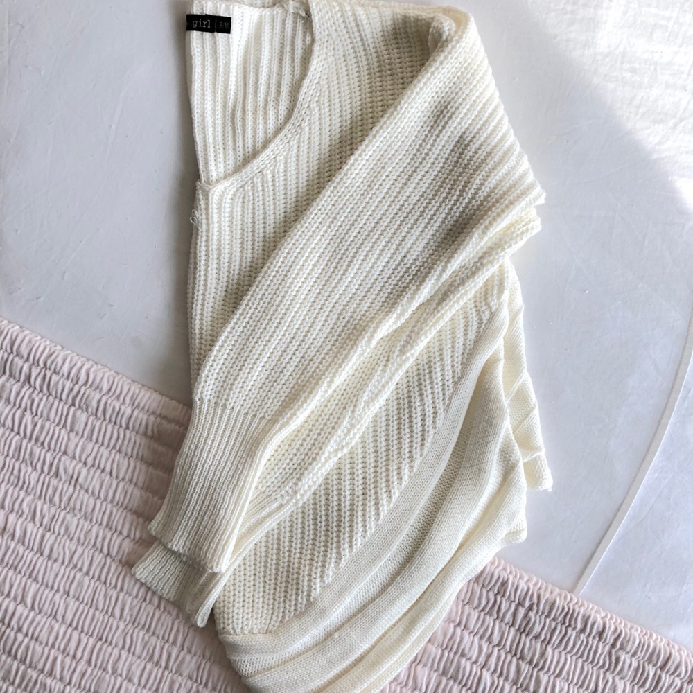 Super soft, ivory knit v neck sweater - Picture 2 of 3